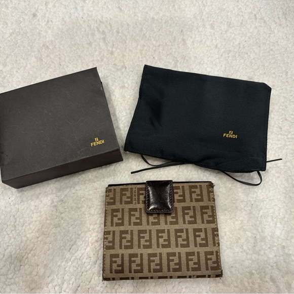 Vintage FENDI monogram authentic wallet FLASH SALE. One day only. - Picture 7 of 11